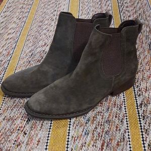 Born Casco Fustagno Suede Booties